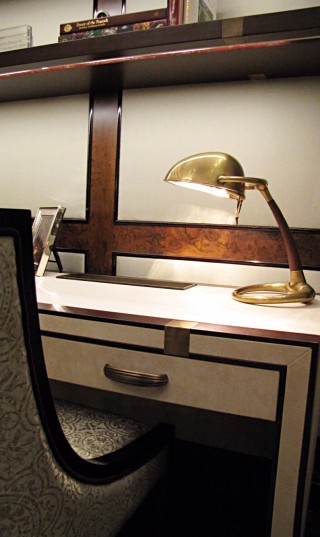 casa forma vault luxury interior design desk lamp