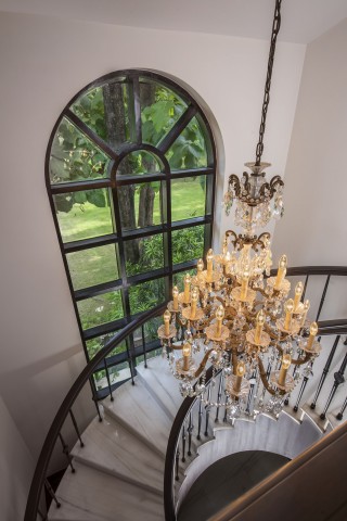 the retreat new delhi sweeping staircase bacararat crystal chandelier